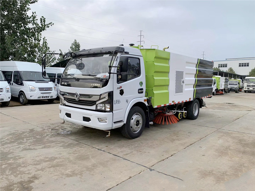 东风多利卡D7扫路车