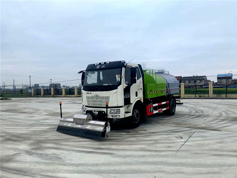 解放J6路面清洗车