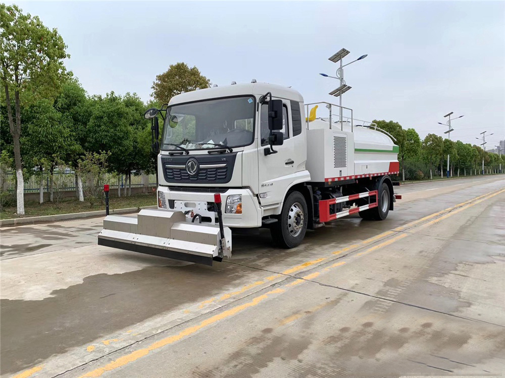 东风天锦路面清洗车