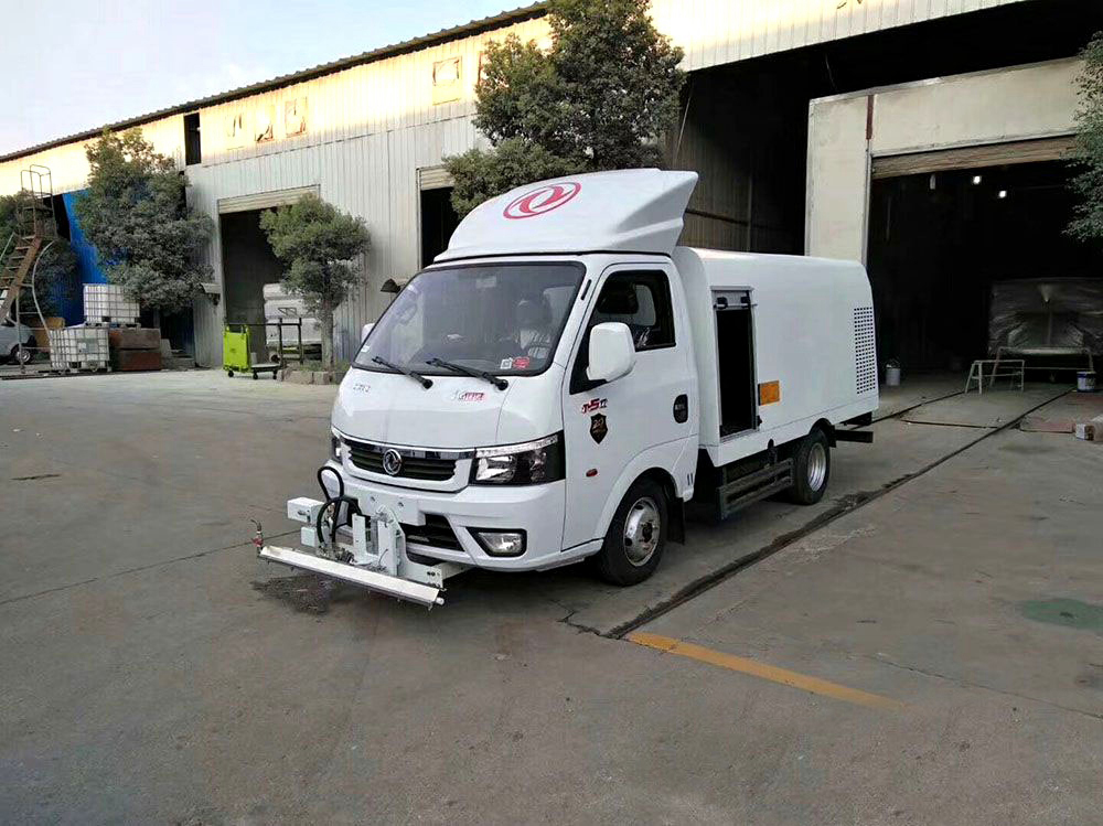 东风途逸路面清洗车