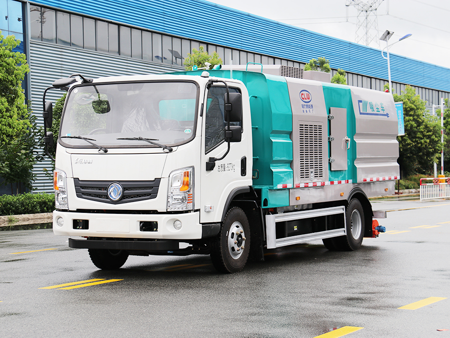 东风华神纯电动吸尘车