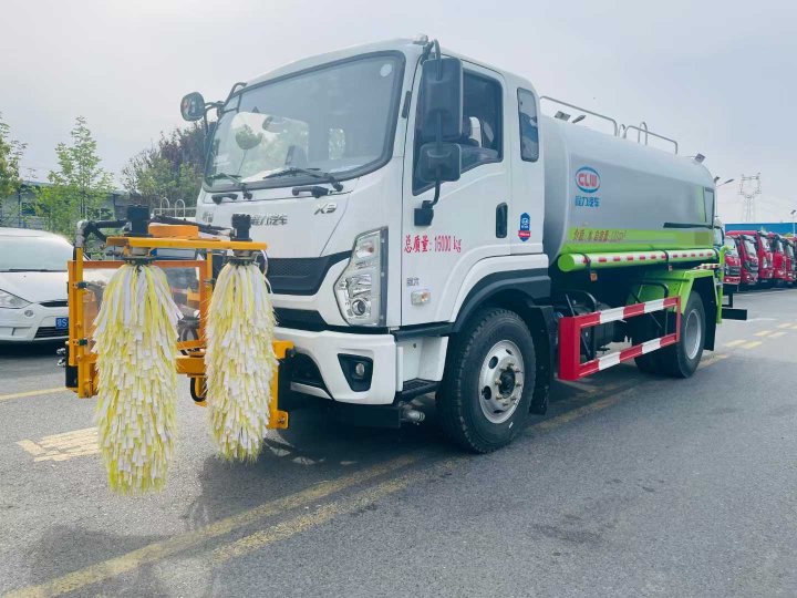 陕汽轩德X9护栏清洗车