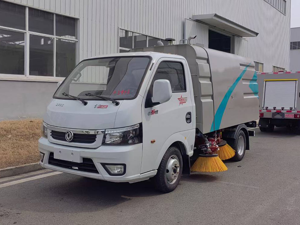 东风途逸扫路车