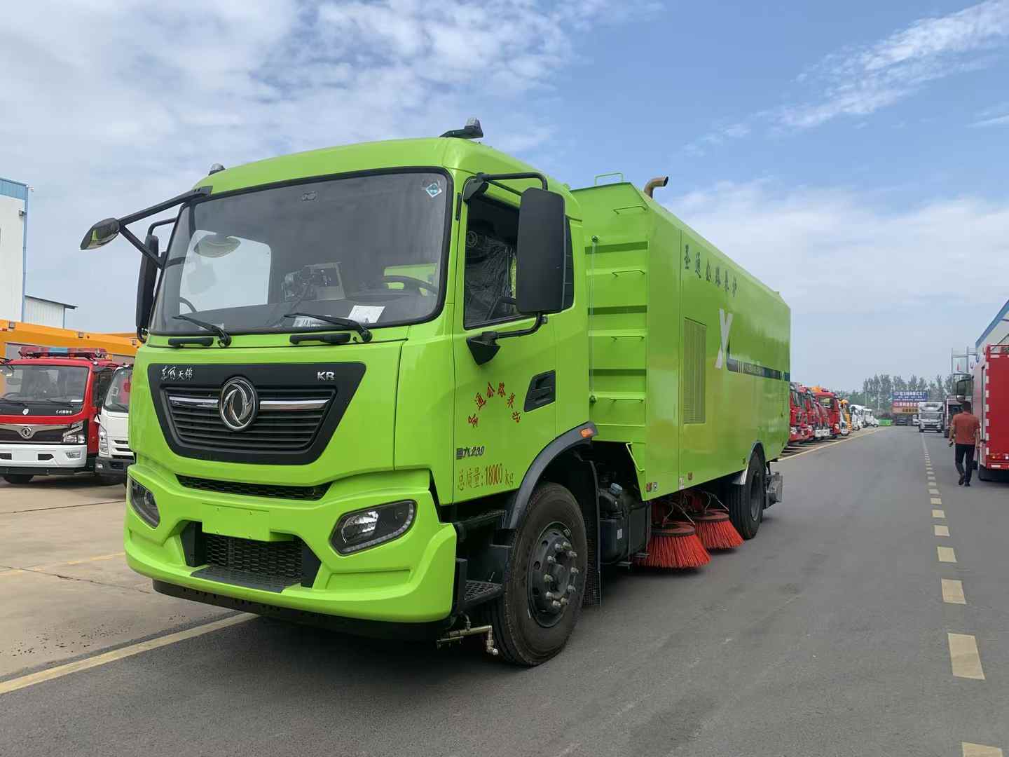 东风天锦扫路车