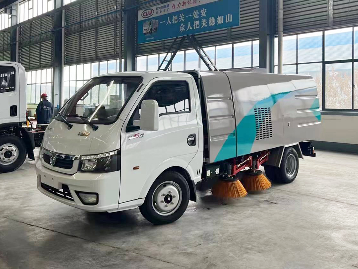 东风途逸纯电动扫路车